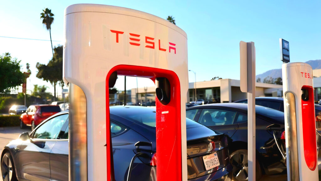 Global EV Sales Performance (5)