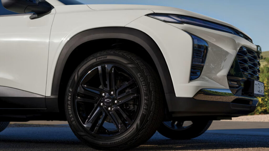 2026 trax crossover launched (4)