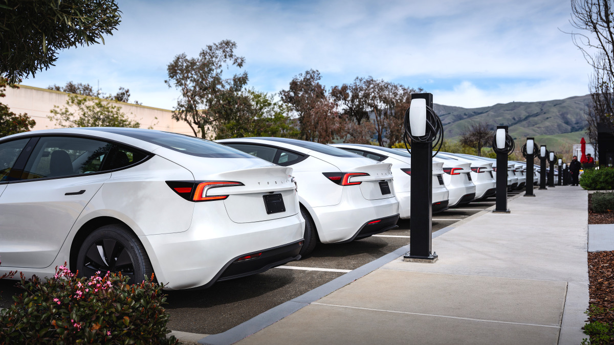 tesla-price-cut-used-car-market-crisis (1)