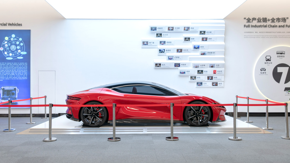 byd-export-target-1-5-million-units-2026-china-market-slowdown (1)