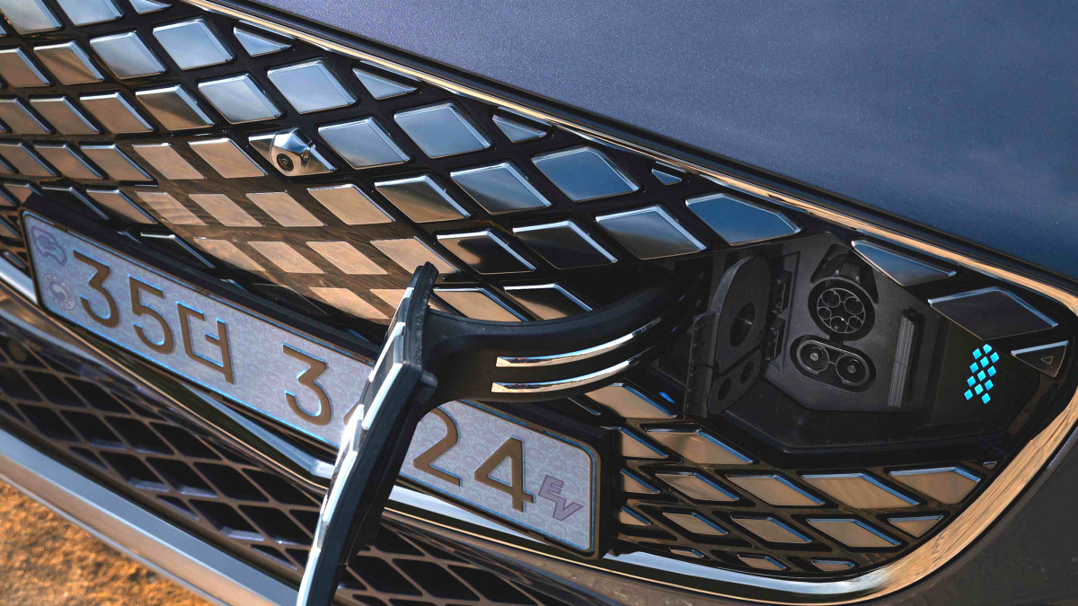 genesis-2027-gv60-gv70-electrified-price-freeze-spec-upgrade (1)