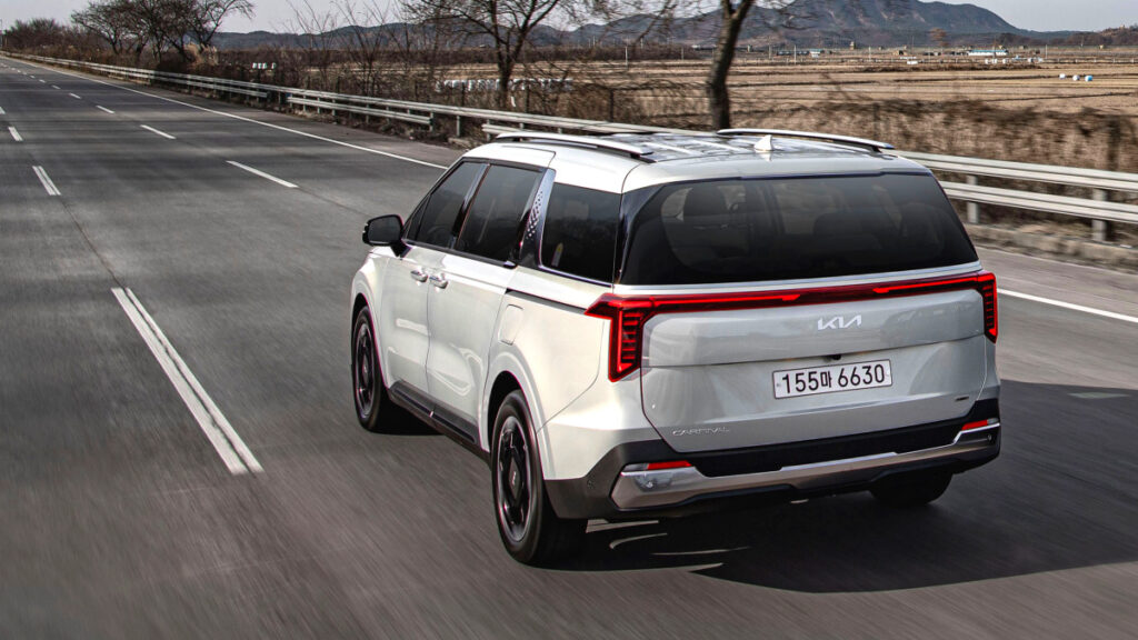 kia-carnival-recall-fuel-line-fire-risk-201841-units (4)