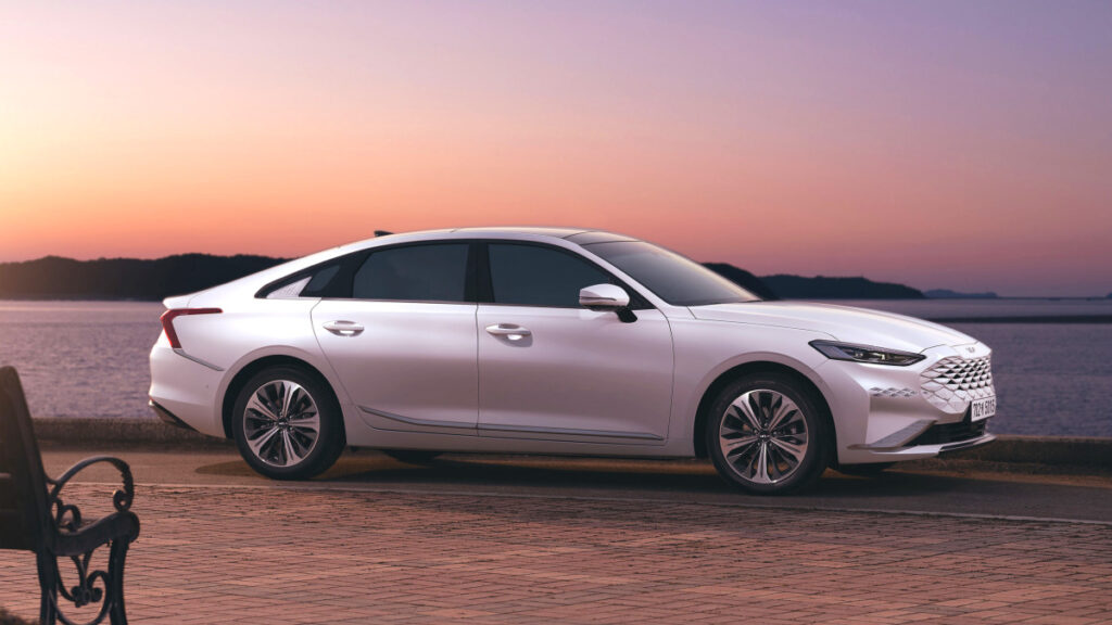 kia-k8-hybrid-used-car-value-king-2026 (2)